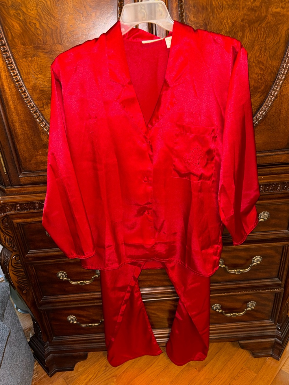 Vintage Victoria’s Secret Red Satin Women's Pajama Set - Luxurious Sleepwear